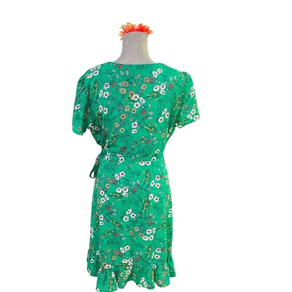AUW Green Floral Short Sleeve Wrap Dress Womens
Size Large - Picture 4 of 16